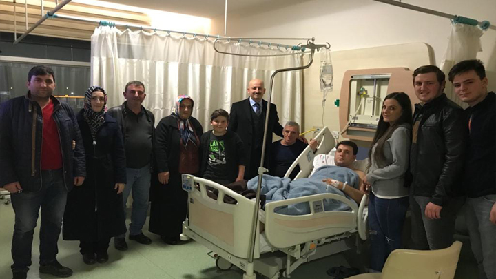 Ameliyat olan oğlu İlker'e hastanede geçmiş olsun ziyaretinde bulunduk